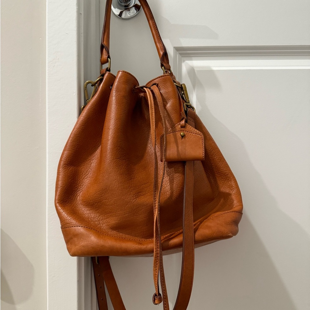 Elegant Brown Leather Shoulder Bag - Picture 4 of 6